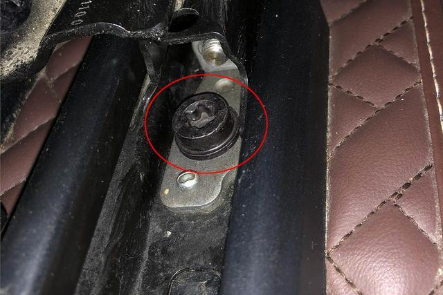 40万的宝马X5看完底盘客户心里噔一下，没想到最后竟然买了