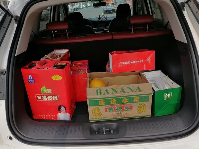 开着cS35PLUS串亲戚，展现强大的装载能力