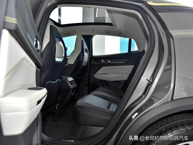 性能级2.0T+8AT，三大件出色，做工精良的SUV，带你看领克05
