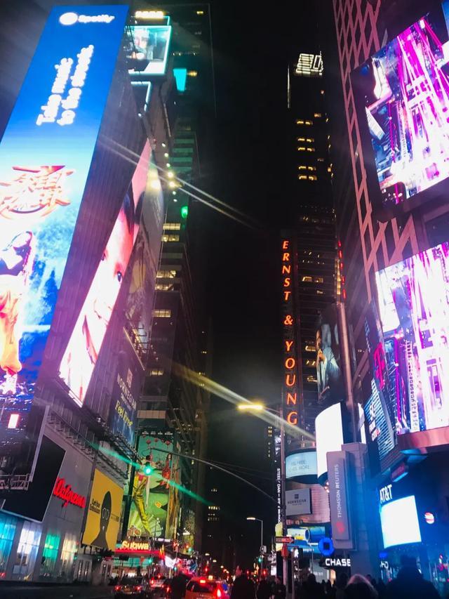 在美国，有人问我要不要把“武汉”从车上地图撕掉？