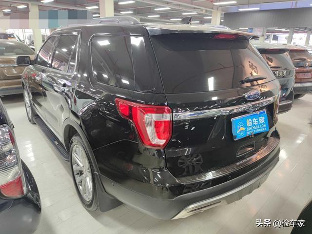 福特探险者车主苦涩，才开四年就掉价30万，网友：能开不能卖