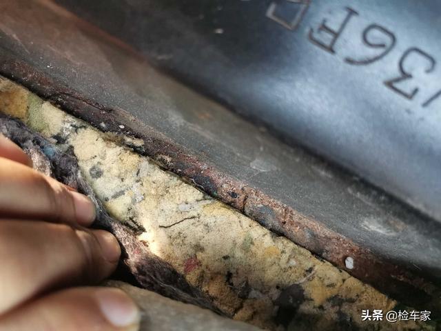 3万块的丰田RAV4没人要，看车过程惊心动魄，买主最后死心了