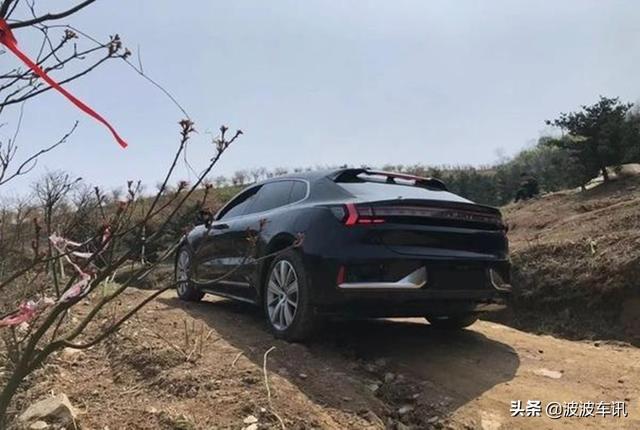 极氪001实车上路组图曝光，非铺装山路也不怂