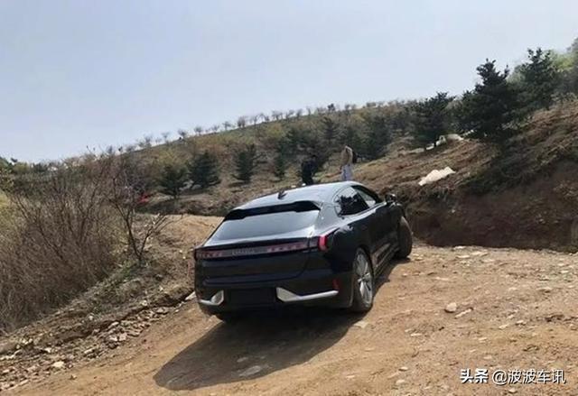 极氪001实车上路组图曝光，非铺装山路也不怂