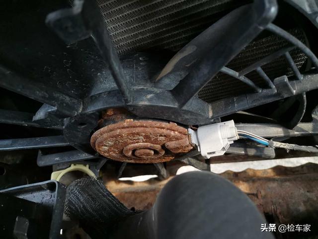 3万块的丰田RAV4没人要，看车过程惊心动魄，买主最后死心了