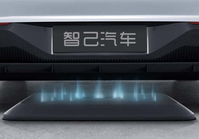 阿里造车终于落地，智己L7预售40.88万起，干的过比亚迪？