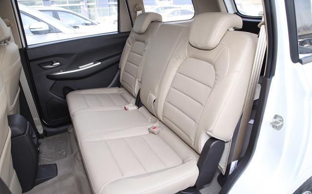 致富路上的第一辆"MPV"，既可拉人也能载货，5.88万直接上顶配