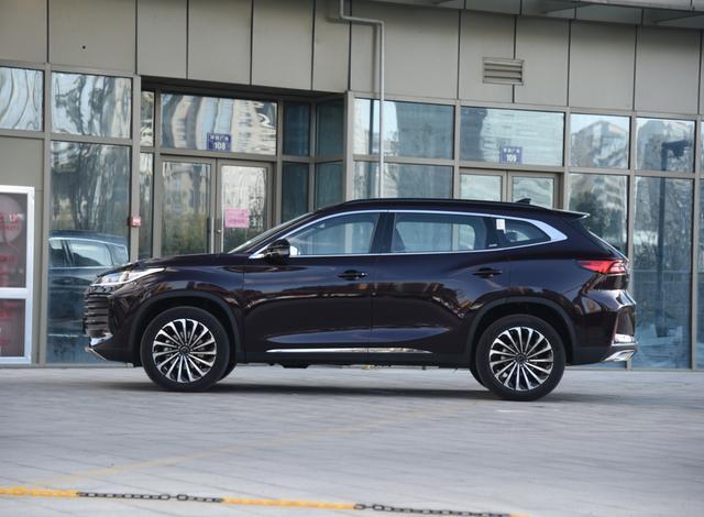奇瑞高端品牌新增车型，定位中型SUV，售15.99万，四驱+290牛·米