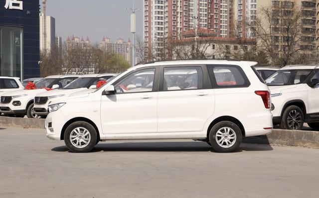 致富路上的第一辆"MPV"，既可拉人也能载货，5.88万直接上顶配