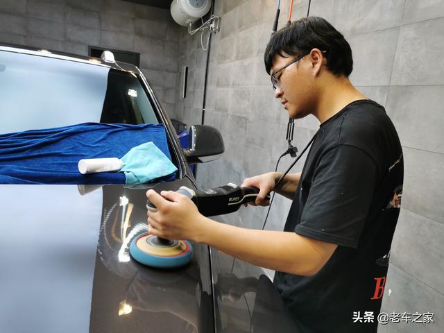 限量版W12大众途锐，大保养一次竟用掉一台飞度的钱