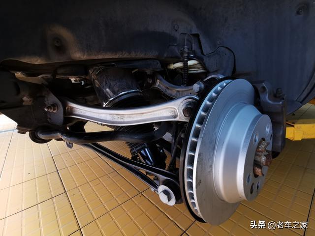 限量版W12大众途锐，大保养一次竟用掉一台飞度的钱