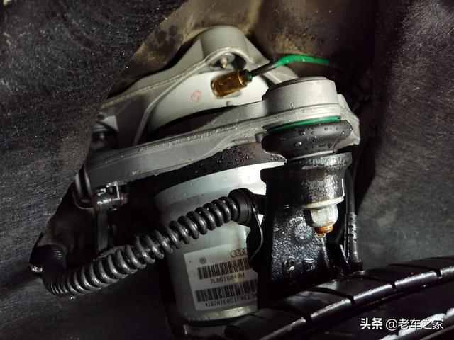 限量版W12大众途锐，大保养一次竟用掉一台飞度的钱