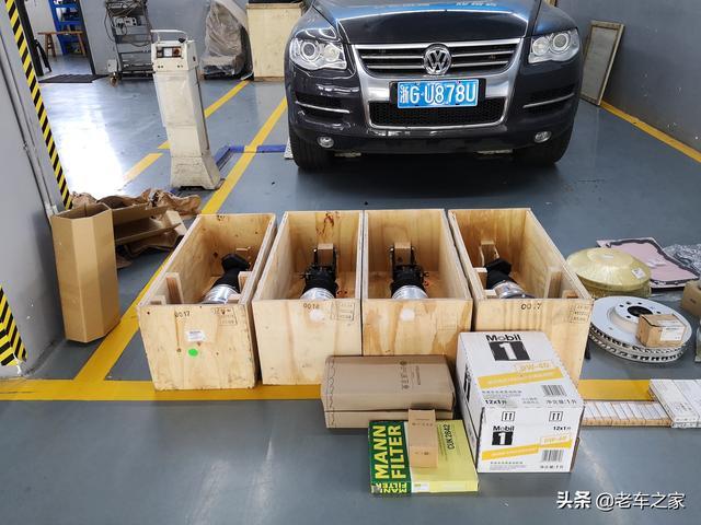 限量版W12大众途锐，大保养一次竟用掉一台飞度的钱