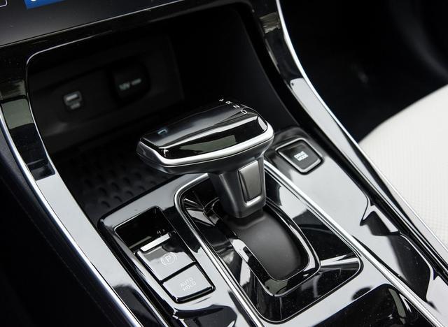 适合年轻人入手的SUV，韩系出品，造型酷似胜达，10.58万起售
