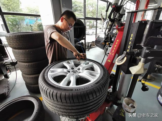 限量版W12大众途锐，大保养一次竟用掉一台飞度的钱