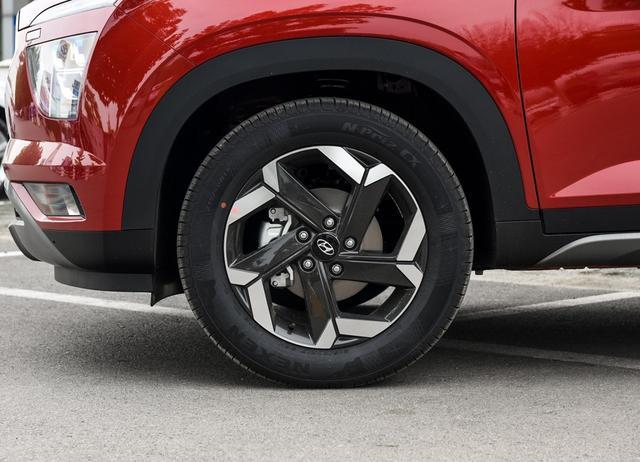 适合年轻人入手的SUV，韩系出品，造型酷似胜达，10.58万起售