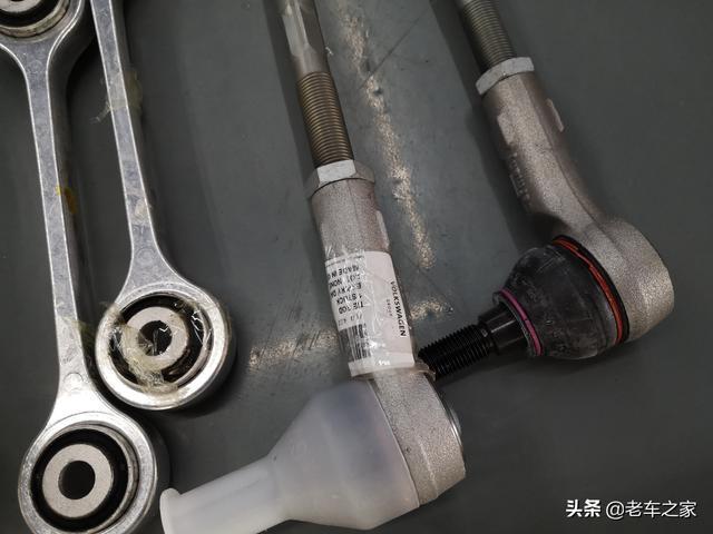 限量版W12大众途锐，大保养一次竟用掉一台飞度的钱