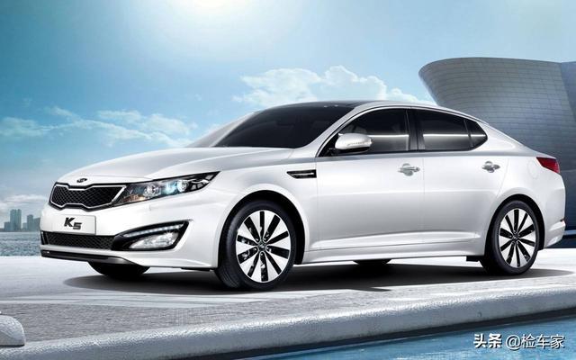 当年新车18万，开4年亏10万，这台起亚K5报价8万能买吗？