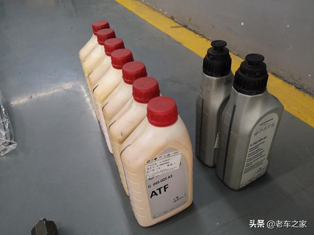 限量版W12大众途锐，大保养一次竟用掉一台飞度的钱