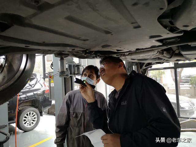 限量版W12大众途锐，大保养一次竟用掉一台飞度的钱