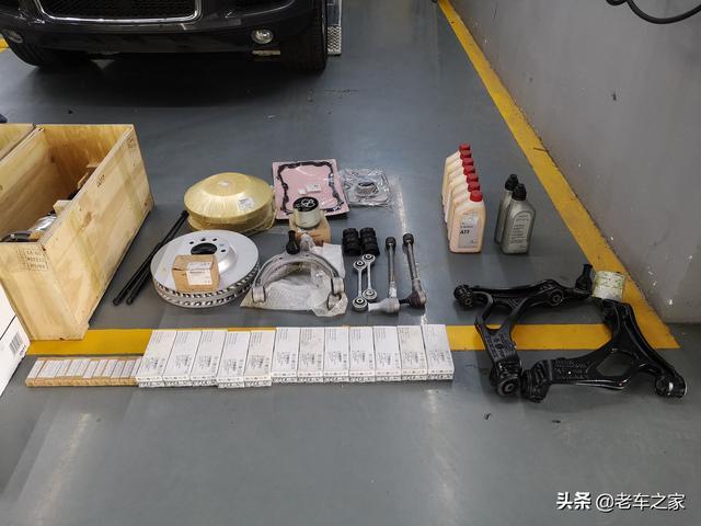 限量版W12大众途锐，大保养一次竟用掉一台飞度的钱