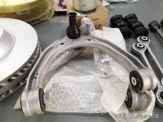 限量版W12大众途锐，大保养一次竟用掉一台飞度的钱