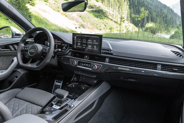 适合年轻人的奥迪性能车，S4标配3.0T V6+Quattro，4.7秒破百
