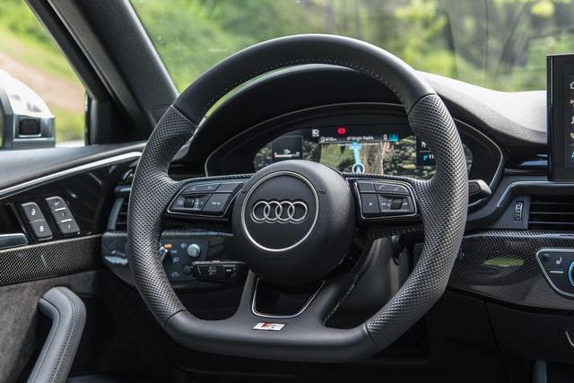 适合年轻人的奥迪性能车，S4标配3.0T V6+Quattro，4.7秒破百