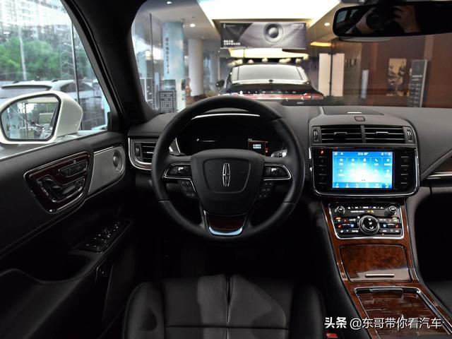 外观看起来有100万，老板座大空间，实拍林肯大陆