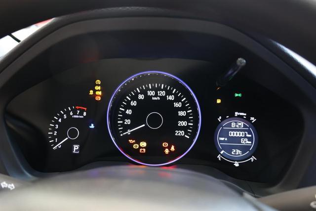 手握15万预算买SUV？90后小哥跑一趟本田4S店，锁定缤智