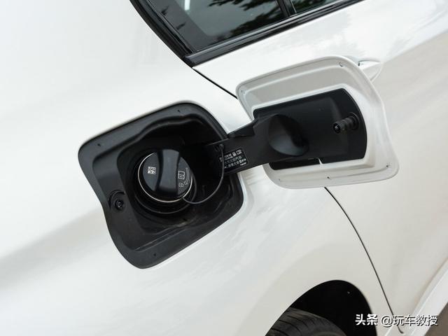 优惠近6万？只要15万多的宝马1系 是年轻人的第一辆豪车？