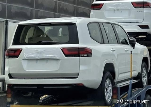 新车|丰田全新“陆巡”内饰更多细节曝光！8月亮相你还认识它吗？