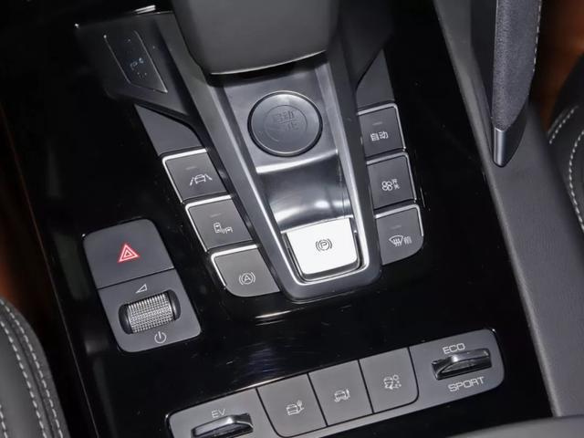 实测4.77秒破百、同级最快，中国又一NB SUV刚刚到店