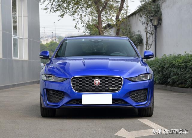 25万买台捷豹XEL，颜值高操控好，开出去有面子，还能撩妹