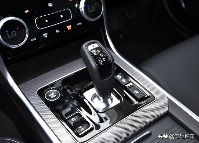 25万买台捷豹XEL，颜值高操控好，开出去有面子，还能撩妹