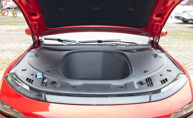 国产小鹏P7，续航里程670公里，价格比特斯拉Model3低