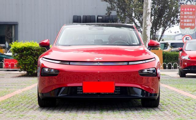 国产小鹏P7，续航里程670公里，价格比特斯拉Model3低