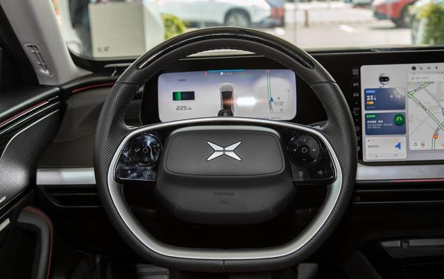 国产小鹏P7，续航里程670公里，价格比特斯拉Model3低
