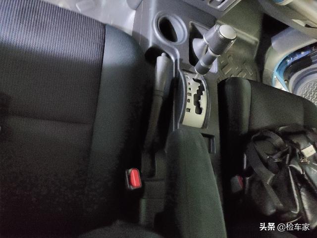 35万捡漏才开9万公里的丰田FJ酷路泽，看到年份却笑不出来
