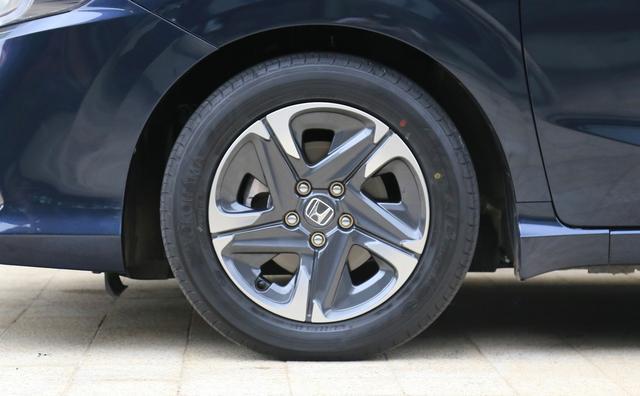 买不起雅阁，不妨看这日系车，配近乎B级车空间才8万，同样是本田