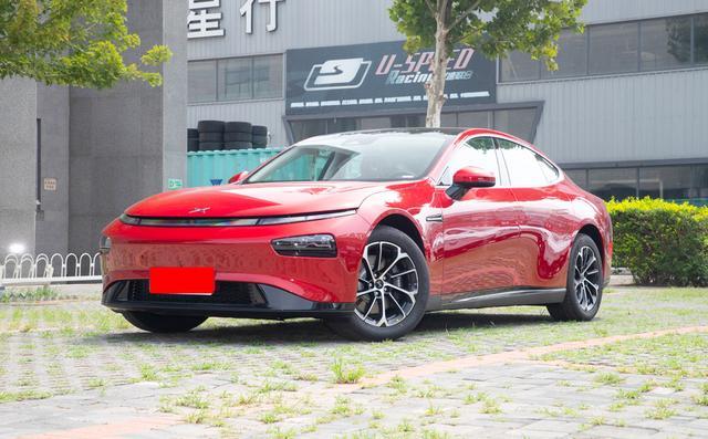 国产小鹏P7，续航里程670公里，价格比特斯拉Model3低