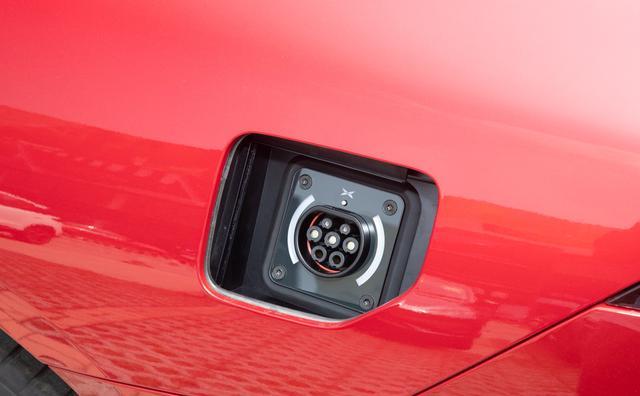 国产小鹏P7，续航里程670公里，价格比特斯拉Model3低