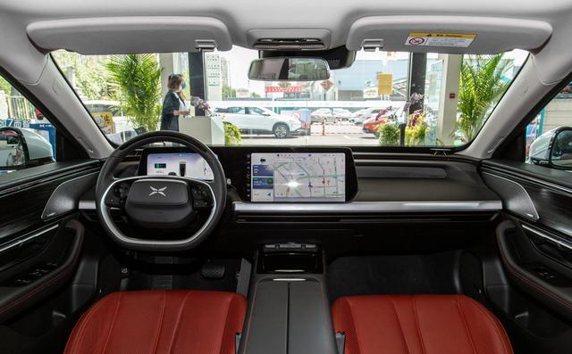 国产小鹏P7，续航里程670公里，价格比特斯拉Model3低