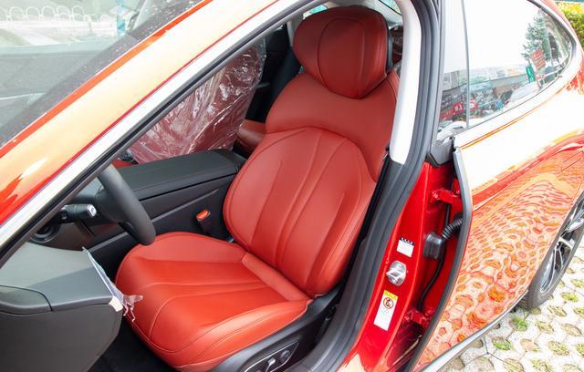 国产小鹏P7，续航里程670公里，价格比特斯拉Model3低