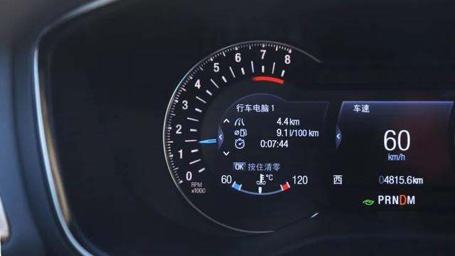 2.0T+8AT，这台旗舰大轿车，低调的人就买它