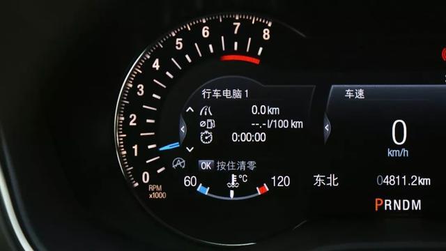 2.0T+8AT，这台旗舰大轿车，低调的人就买它
