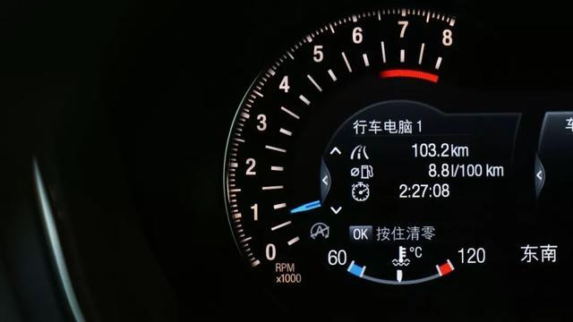 2.0T+8AT，这台旗舰大轿车，低调的人就买它
