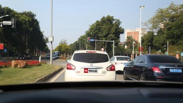 2.0T+8AT，这台旗舰大轿车，低调的人就买它