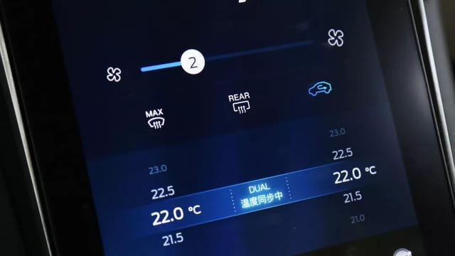 2.0T+8AT，这台旗舰大轿车，低调的人就买它