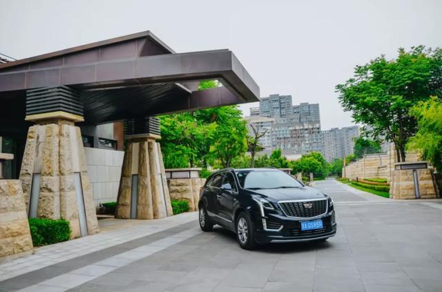 为什么年轻人都喜欢凯迪拉克？自从开了XT5，知道原因了
